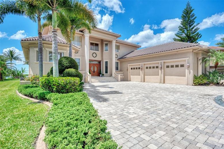 Attached, Exterior, Facade, Mediterranean