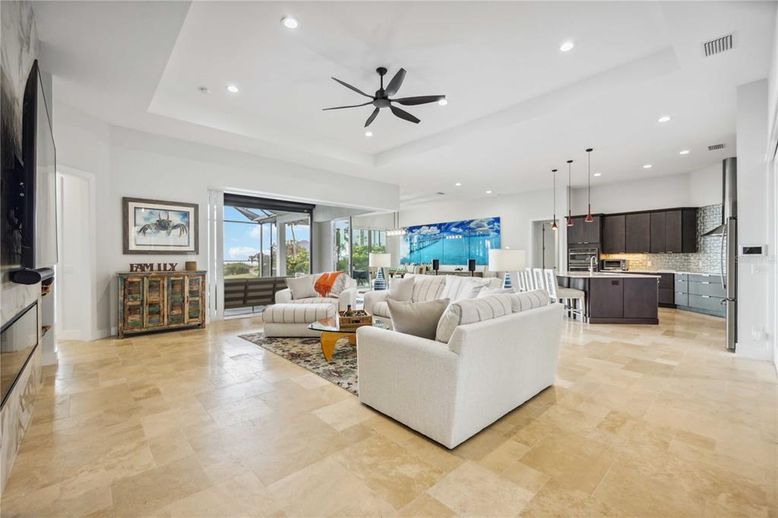 Interior, Kitchen, Living room, Pendant Lights, Recessed Lighting, Stainless Steel Appliances