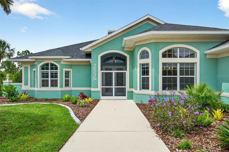Exterior, Facade, Ranch