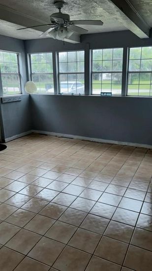 Empty room, Interior
