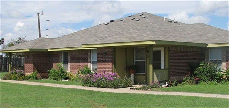 Exterior, Facade, Brick Facade, Ranch