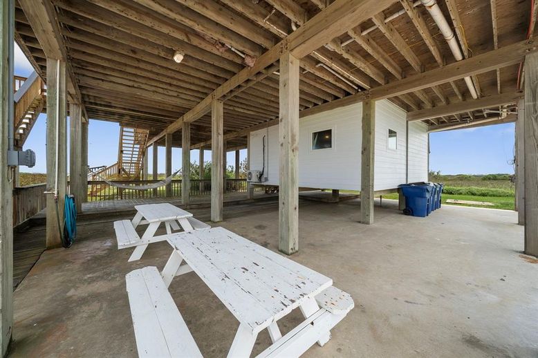 Exterior, Wooden Beams