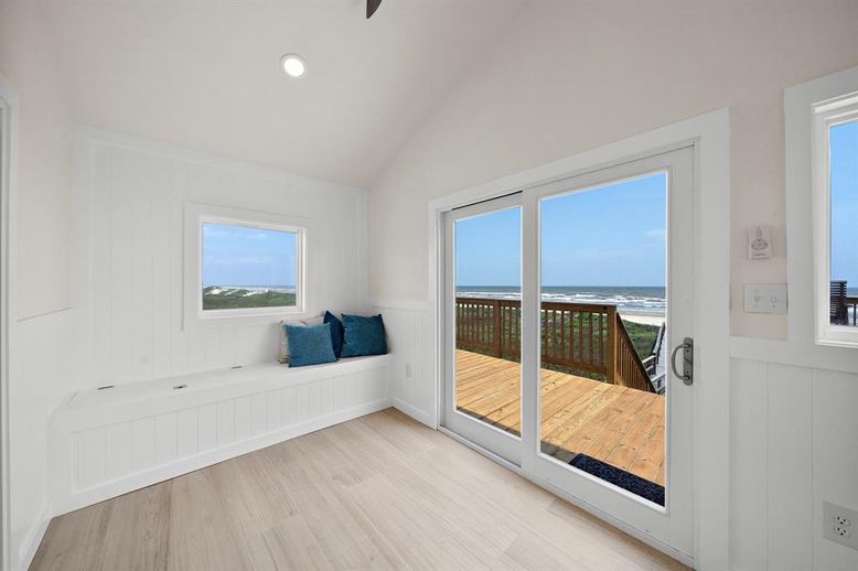 Interior, Recessed Lighting, Water, Wood Texture Flooring