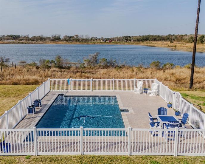 Exterior, Lake, Pool, Water