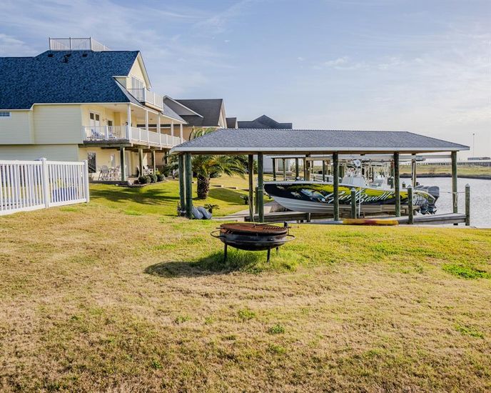 Backyard, Exterior, Lake