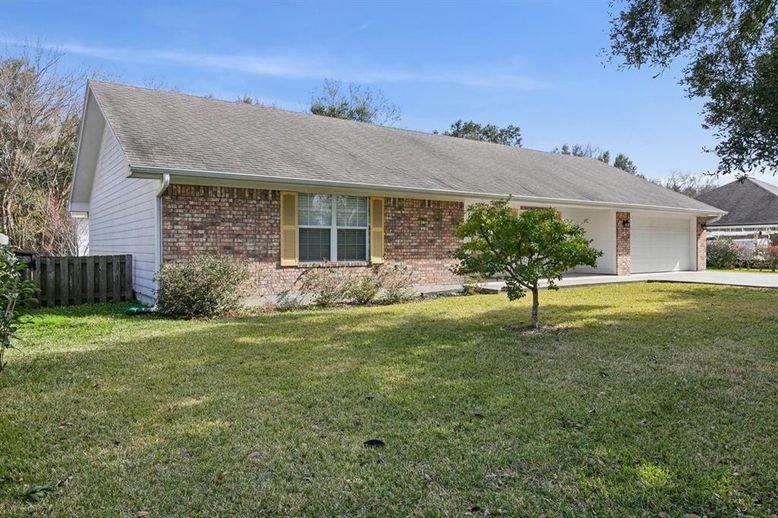 Attached, Backyard, Exterior, Facade, Brick Facade, Ranch