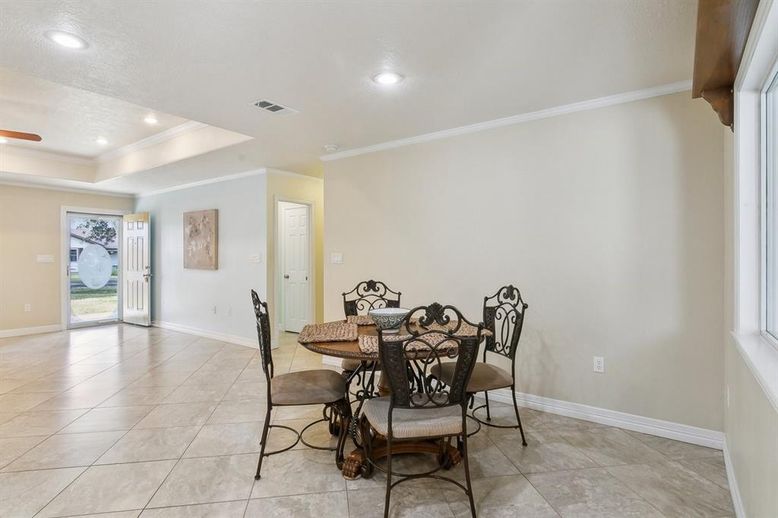 Dining room, Interior, Recessed Lighting