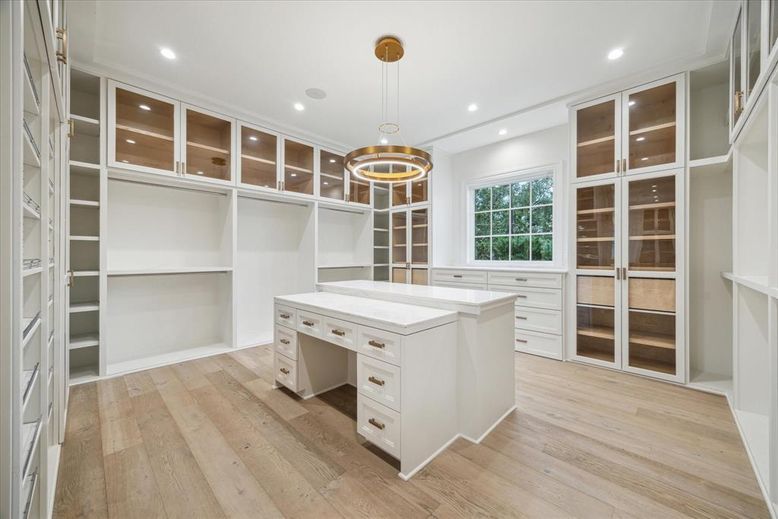 Interior, Pendant Lights, Recessed Lighting, Walk-in Closets, Wood Texture Flooring