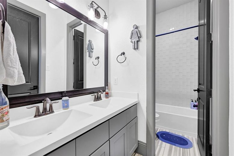 Bathroom, Dual Sink Vanities, Interior