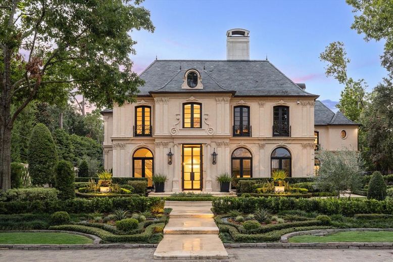 Exterior, Facade, French Provincial