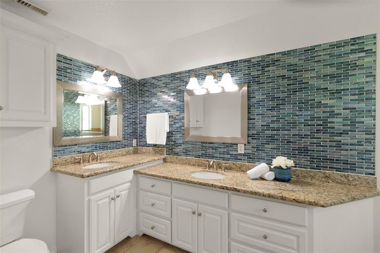 Bathroom, Dual Sink Vanities, Interior