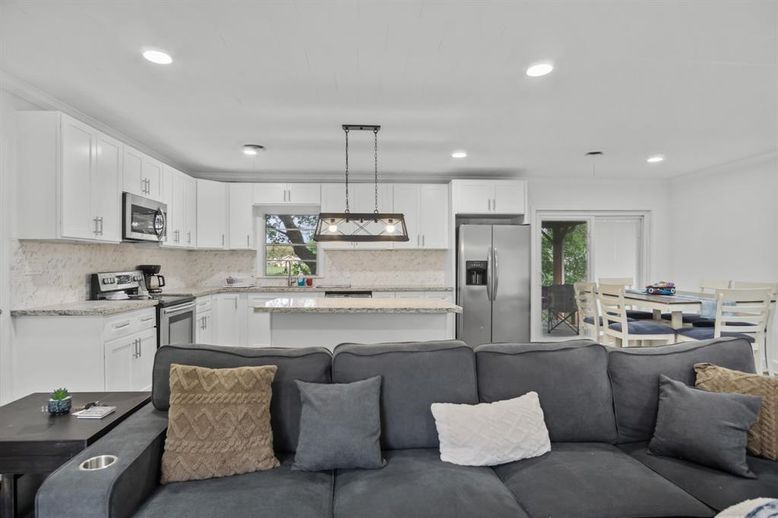 Dining room, Interior, Kitchen, Living room, Pendant Lights, Recessed Lighting, Stainless Steel Appliances