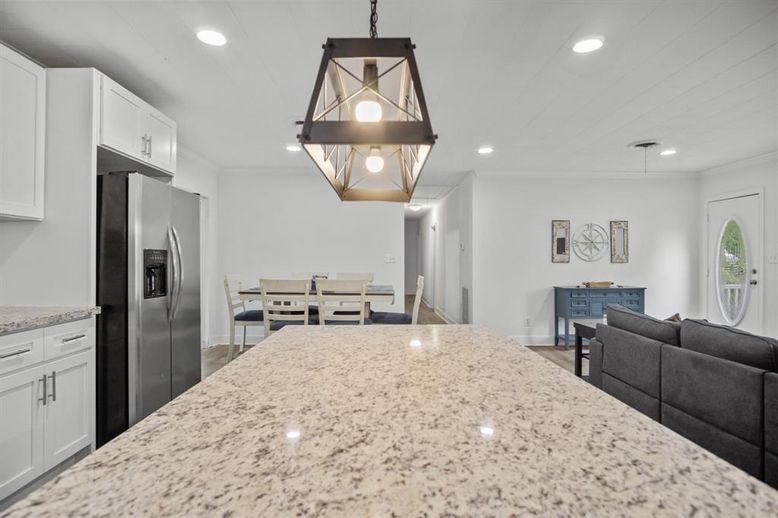 Dining room, Interior, Kitchen, Pendant Lights, Recessed Lighting, Stainless Steel Appliances