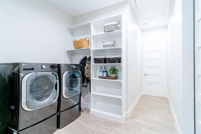 Interior, Washer, Wood Texture Flooring