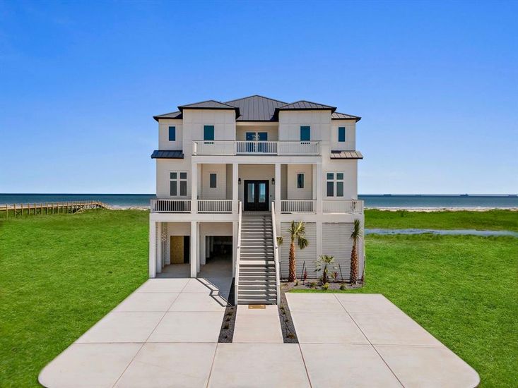 Backyard, Exterior, Facade, Water, Mediterranean