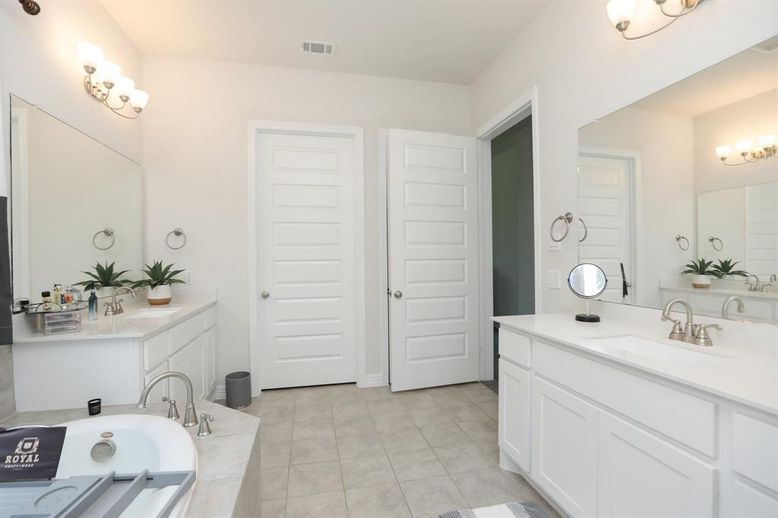Bathroom, Dual Sink Vanities, Interior