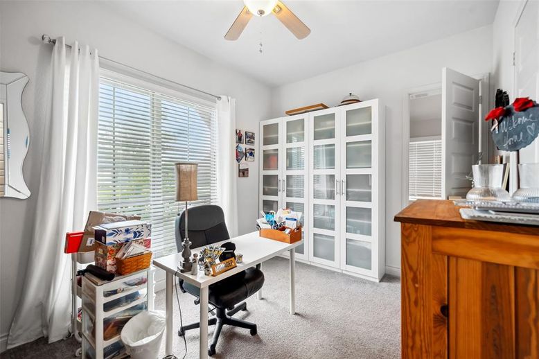 Home Office, Interior