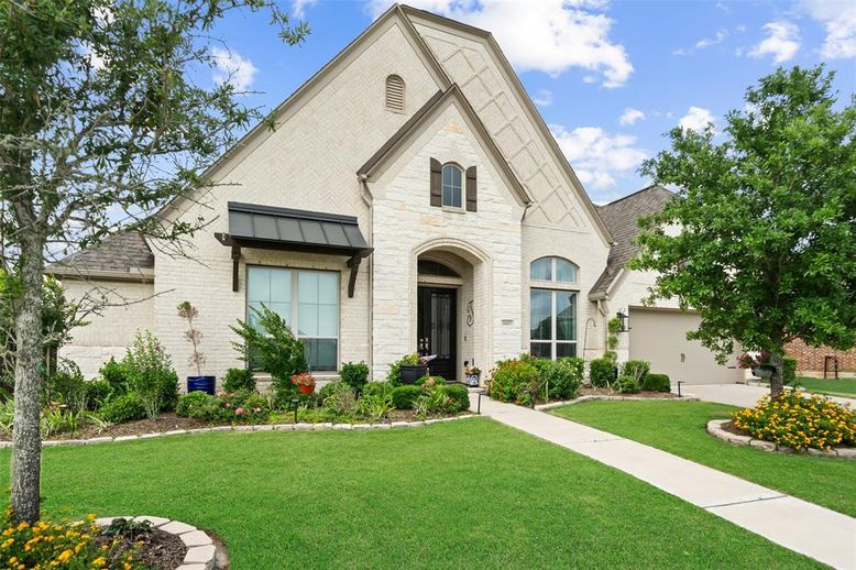 Exterior, Facade, Brick Traditional