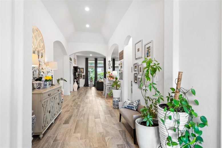 Interior, Recessed Lighting, Wood Texture Flooring