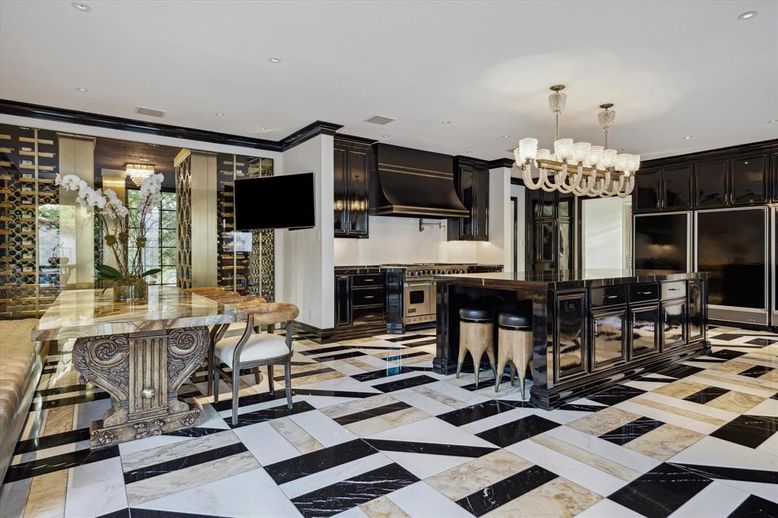 Chandelier, Dining room, Interior, Kitchen, Marble, Recessed Lighting