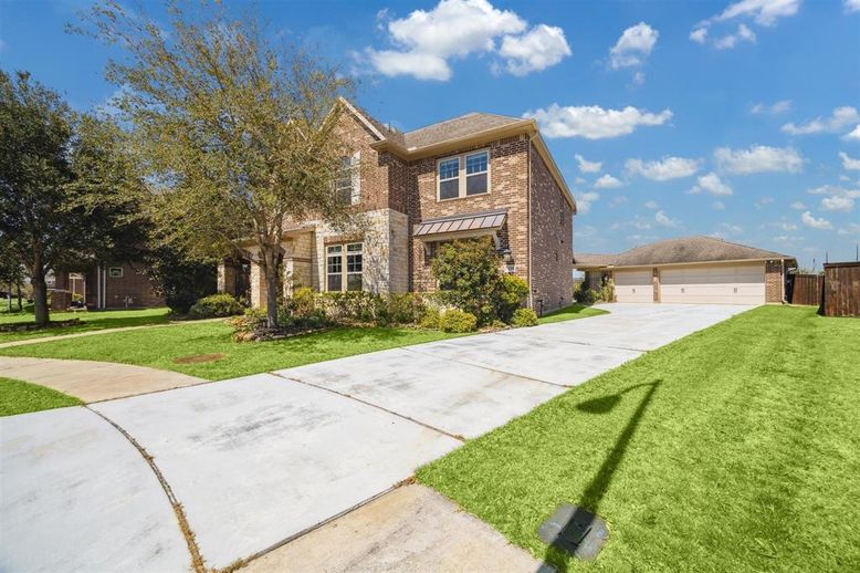 Backyard, Detached Garage, Exterior, Facade, Brick Facade, Brick Traditional