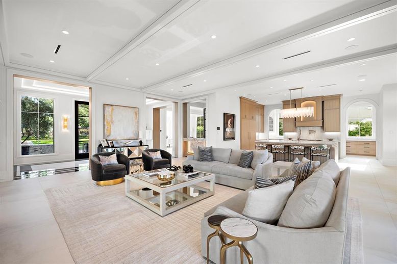 Chandelier, Dining room, Interior, Kitchen, Living room, Recessed Lighting