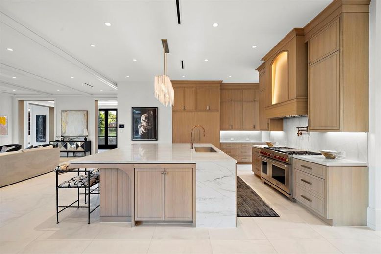 Interior, Kitchen, Living room, Pendant Lights, Recessed Lighting, Stainless Steel Appliances