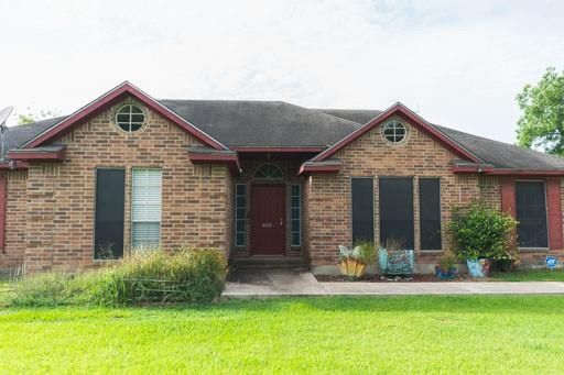 Backyard, Exterior, Facade, Brick Facade, Brick Traditional