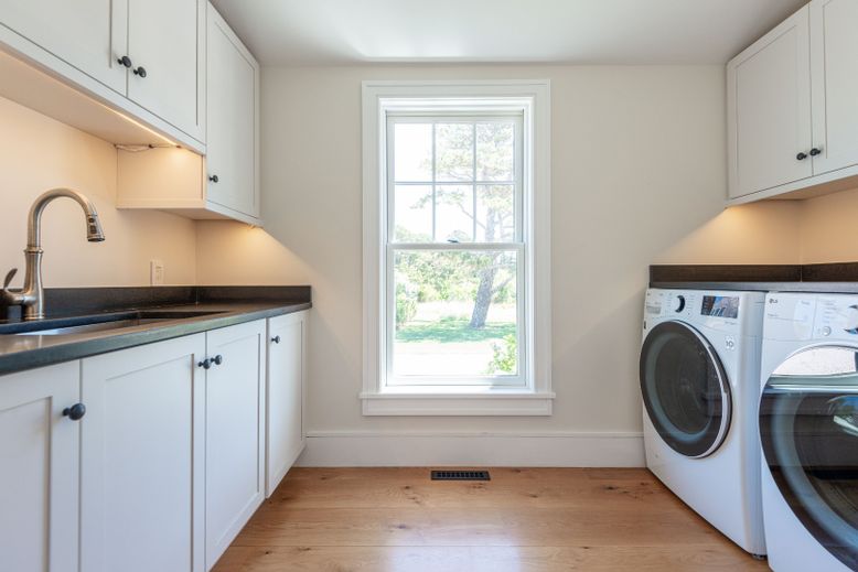 Interior, Washer, Wood Texture Flooring