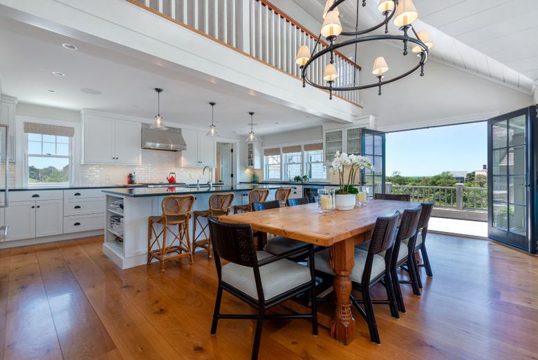 Chandelier, Dining room, Interior, Kitchen, Pendant Lights, Recessed Lighting, Wood Texture Flooring