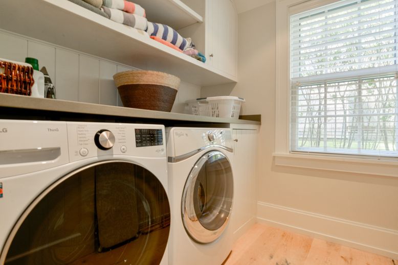 Interior, Utility Closets, Washer, Wood Texture Flooring