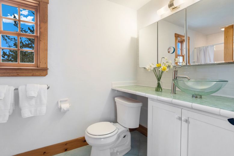 Bathroom, Interior, Tile Countertops
