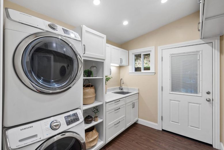 Interior, Recessed Lighting, Utility Closets, Washer, Wood Texture Flooring