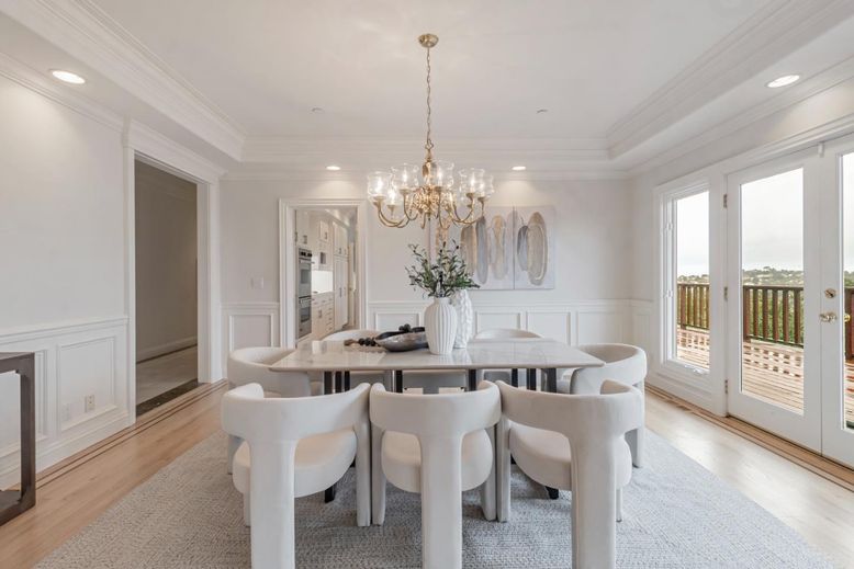 Chandelier, Dining room, Interior, Recessed Lighting, Wood Texture Flooring