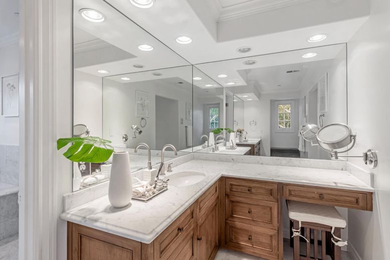 Bathroom, Dual Sink Vanities, Interior, Recessed Lighting