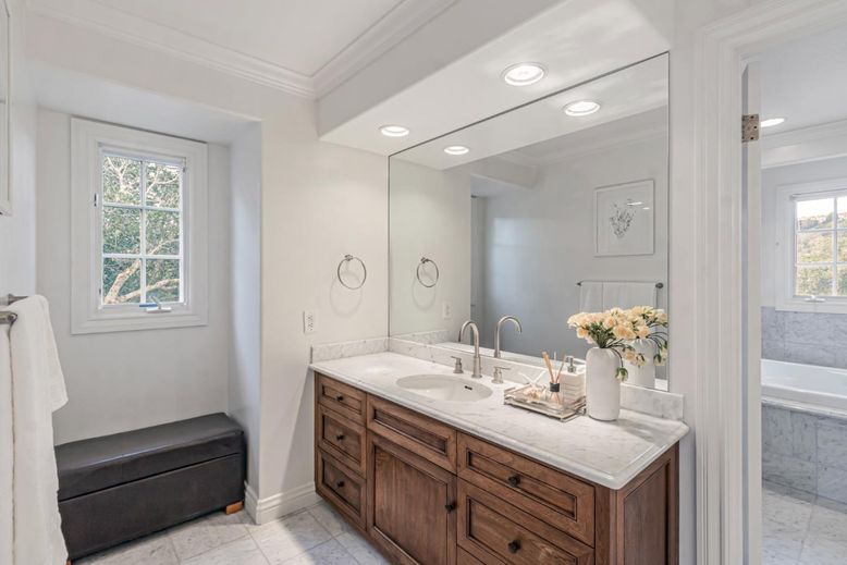 Bathroom, Dual Sink Vanities, Interior, Recessed Lighting