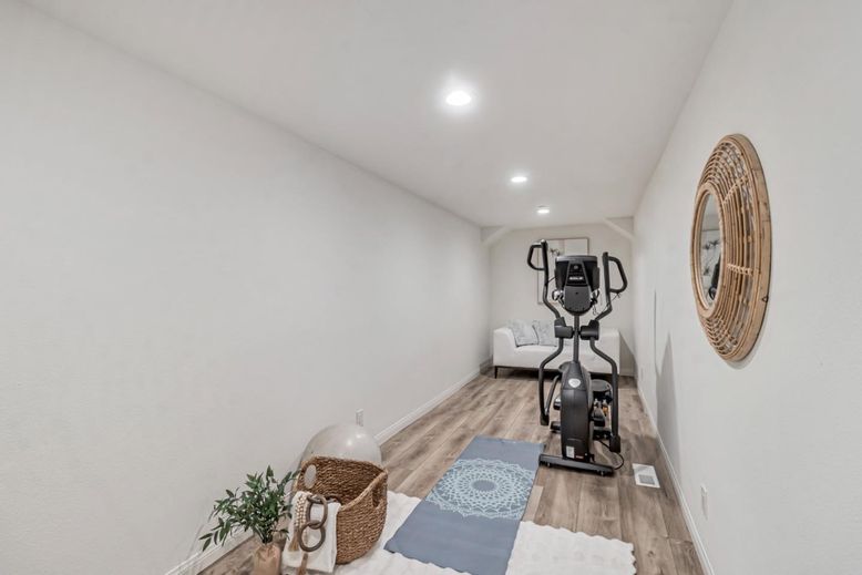 Fitness Equipment, Interior, Recessed Lighting, Wood Texture Flooring