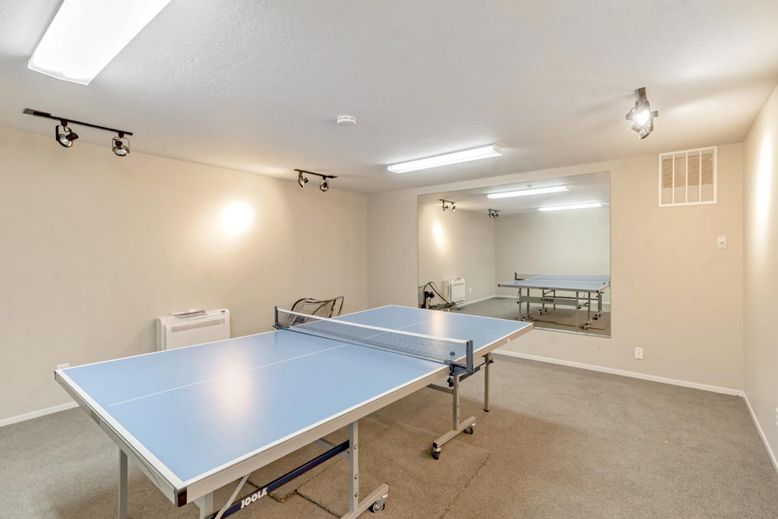 Game Room, Interior