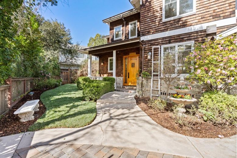 Exterior, Facade, Brick Facade, American Foursquare