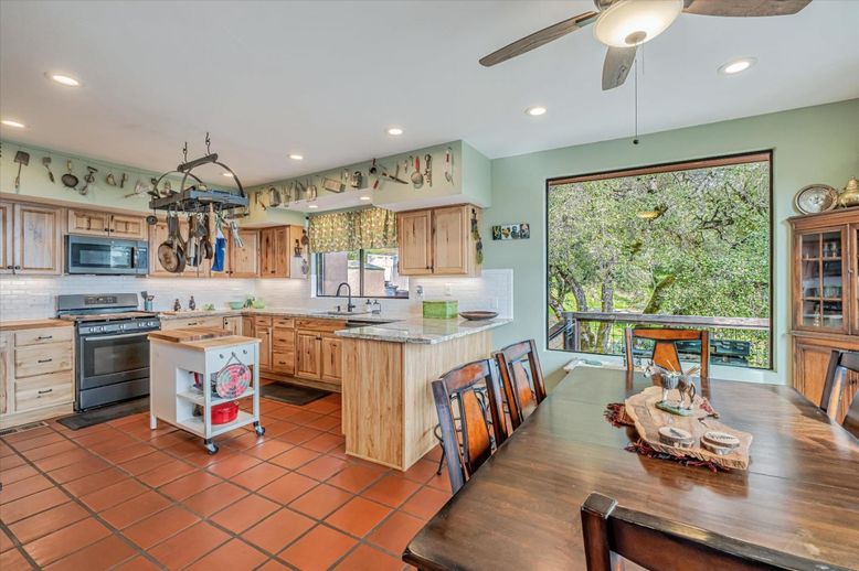 Dining room, Interior, Kitchen, Recessed Lighting, Stainless Steel Appliances