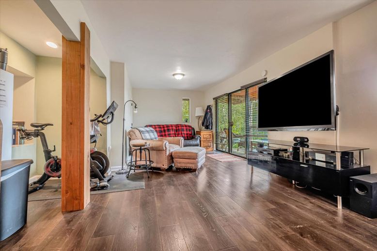 Fitness Equipment, Interior, Recessed Lighting, Wood Texture Flooring
