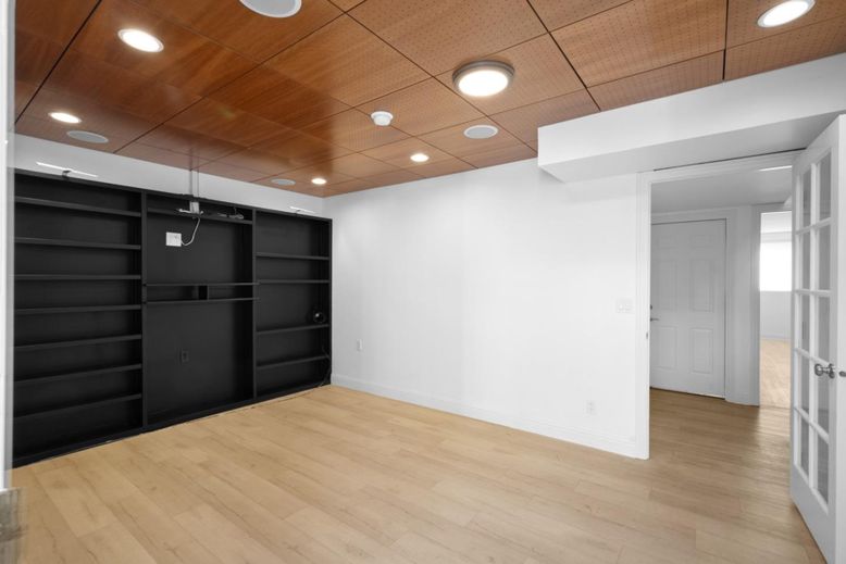 Empty room, Interior, Recessed Lighting, Wood Texture Flooring