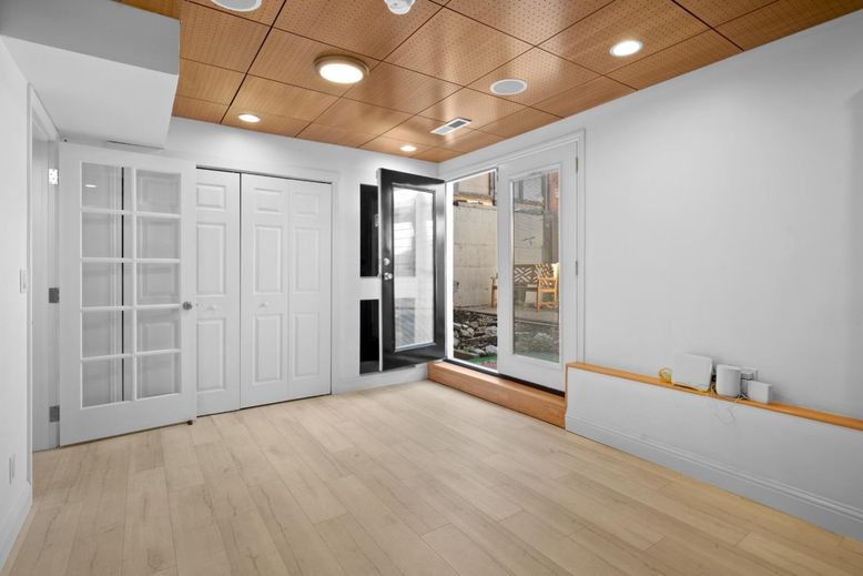 Empty room, Interior, Recessed Lighting, Wooden Ceilings, Wood Texture Flooring