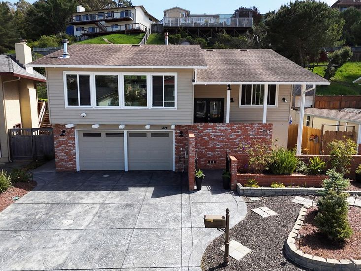 Attached, Exterior, Facade, Brick Facade, Raised Ranch