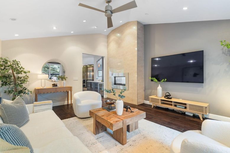 Interior, Living room, Recessed Lighting, Wood Texture Flooring
