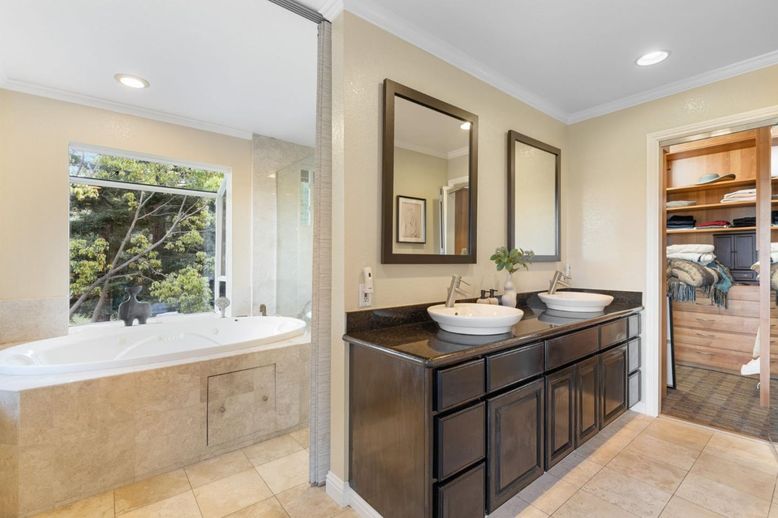 Bathroom, Dual Sink Vanities, Interior, Recessed Lighting