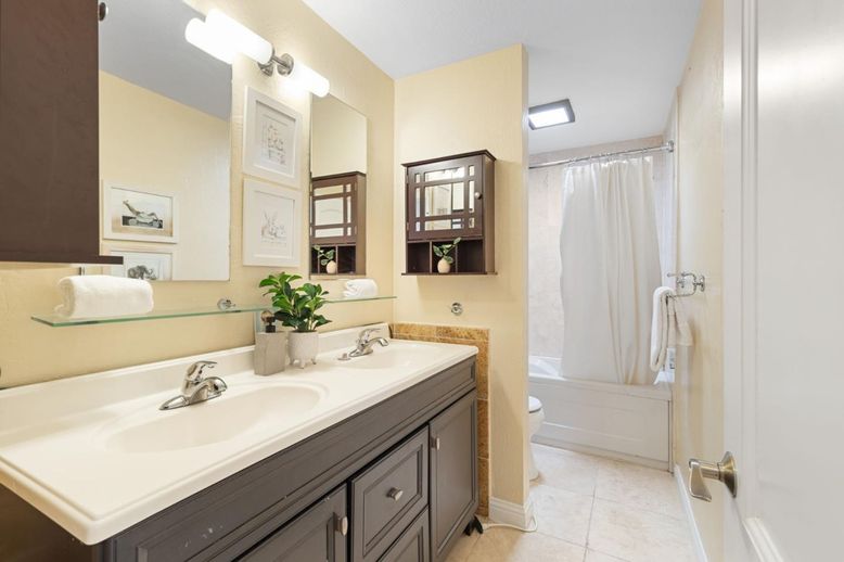 Bathroom, Dual Sink Vanities, Interior