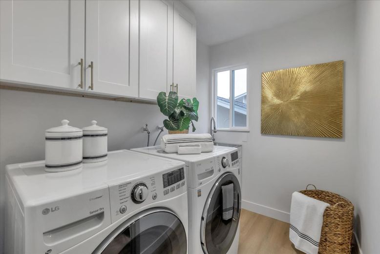 Interior, Washer, Wood Texture Flooring