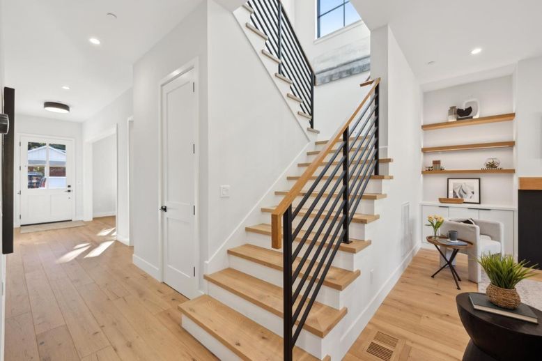 Interior, Recessed Lighting, Wood Texture Flooring