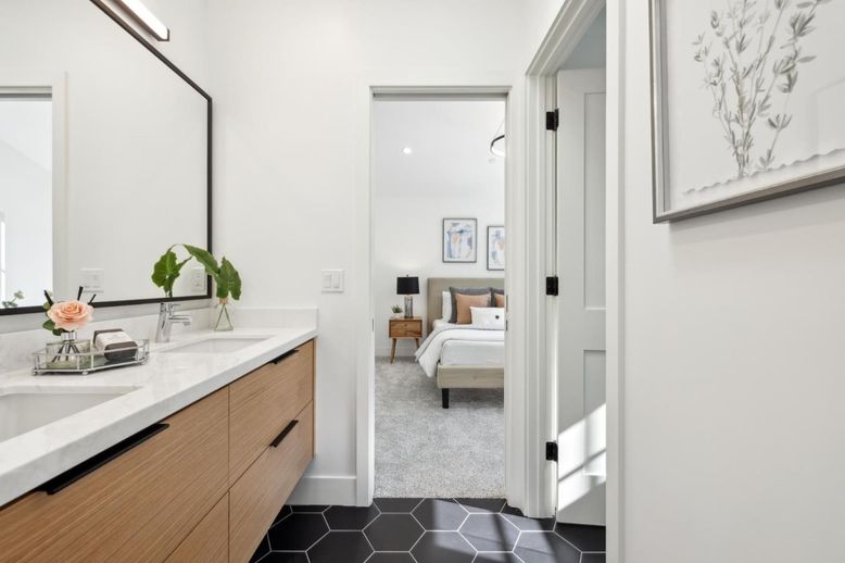 Bathroom, Bedroom, Dual Sink Vanities, Interior